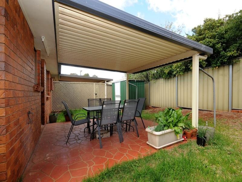 1 and 2/4 Stumm Street, Kearneys Spring QLD 4350