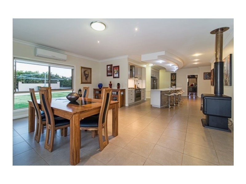 4 Kimberley Court, Blue Mountain Heights QLD 4350