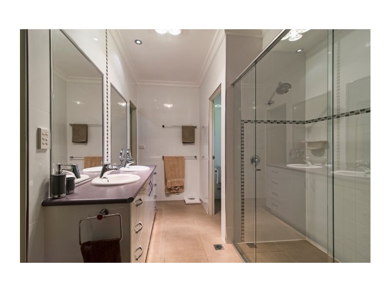 4 Kimberley Court, Blue Mountain Heights QLD 4350