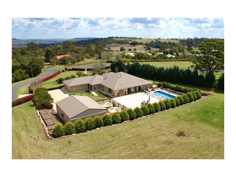 4 Kimberley Court, Blue Mountain Heights QLD 4350