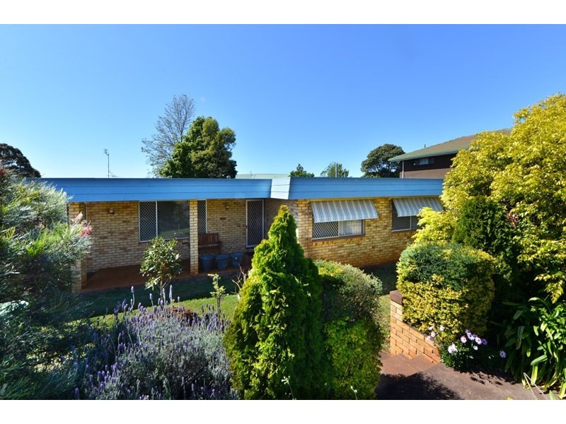 10 Elliott Street, Kearneys Spring QLD 4350