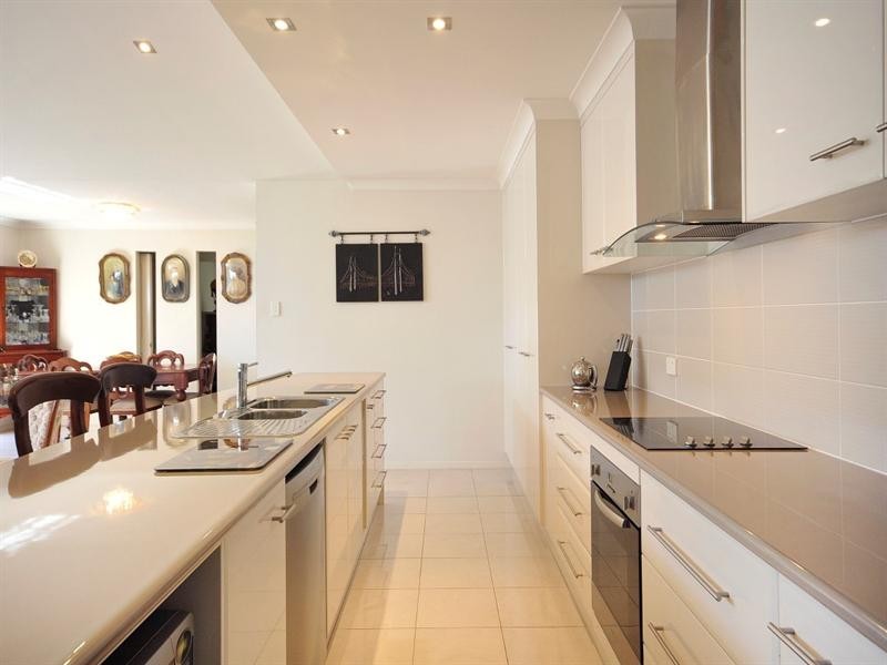 6 Prospect Terrace, Highfields QLD 4352