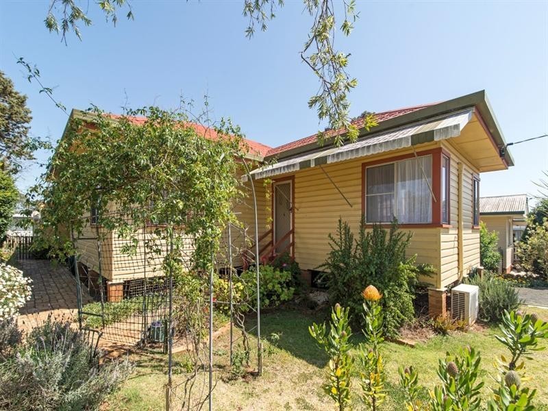 13 Makepeace Street, Rockville QLD 4350