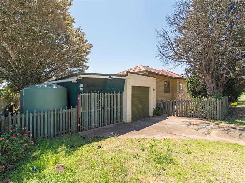 13 Makepeace Street, Rockville QLD 4350