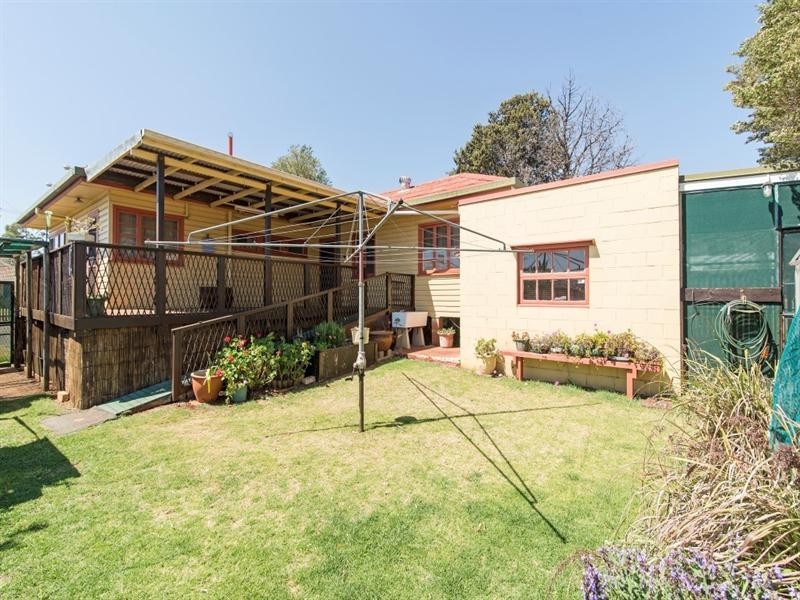 13 Makepeace Street, Rockville QLD 4350