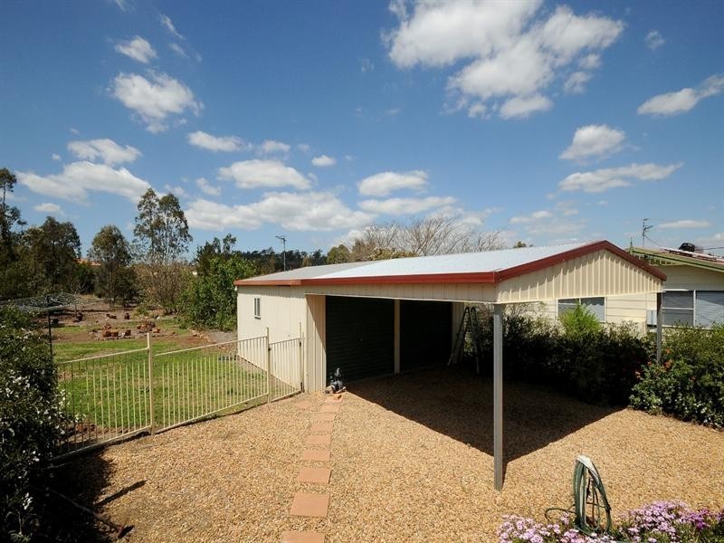 32 Lake Drive, Meringandan QLD 4352