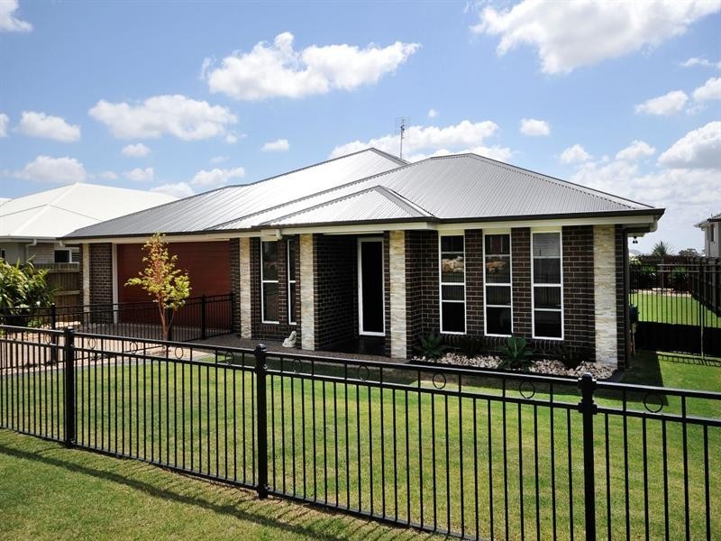 9 Schneider Court, Middle Ridge QLD 4350