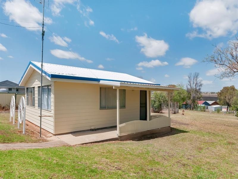 25 Catherine Crescent, Kingsthorpe QLD 4400