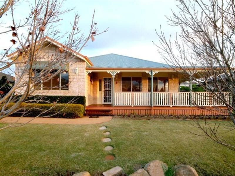 8 St Andrews Court, Middle Ridge QLD 4350