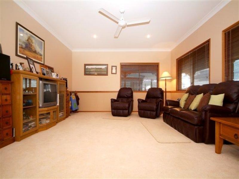 8 St Andrews Court, Middle Ridge QLD 4350