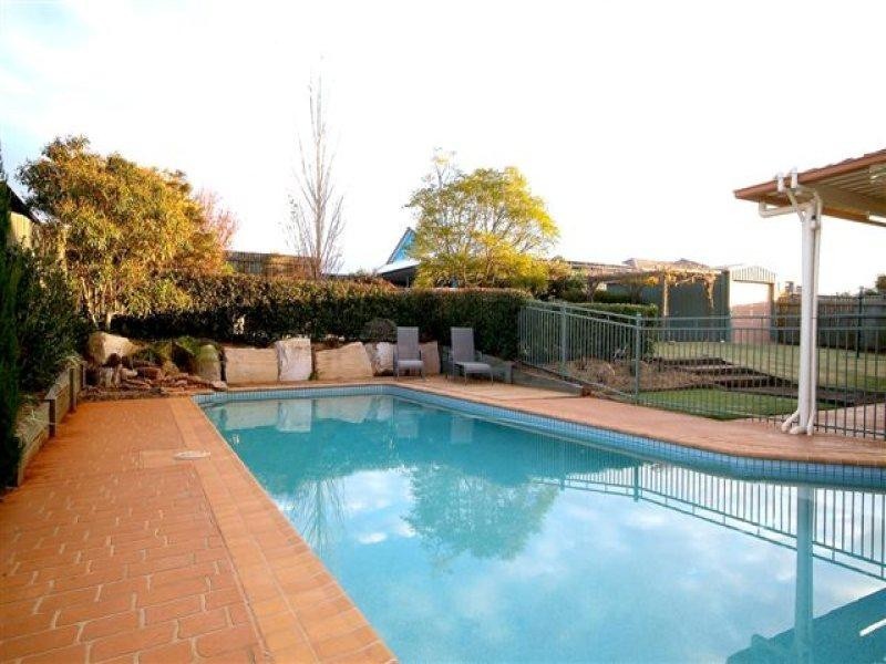 8 St Andrews Court, Middle Ridge QLD 4350