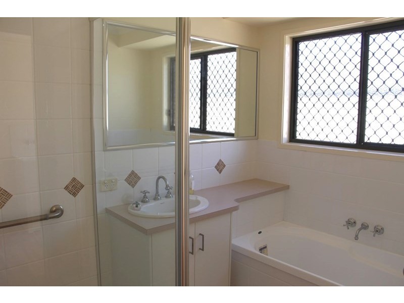 2/18 Lynne Court, Oakey QLD 4401