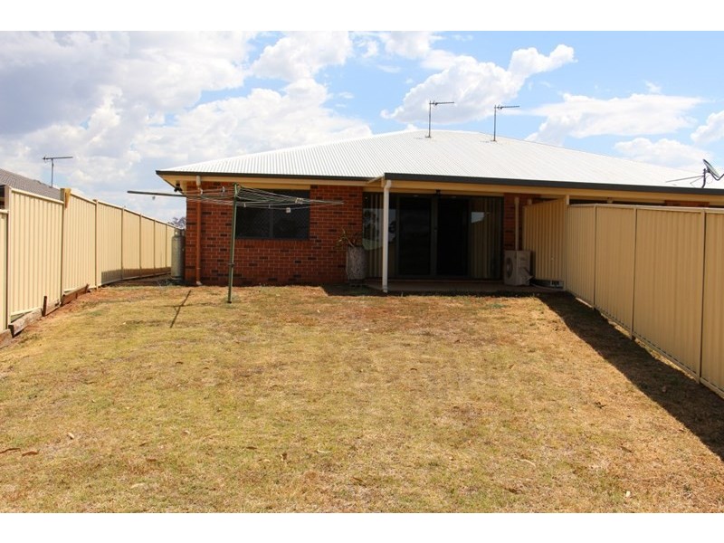 2/18 Lynne Court, Oakey QLD 4401
