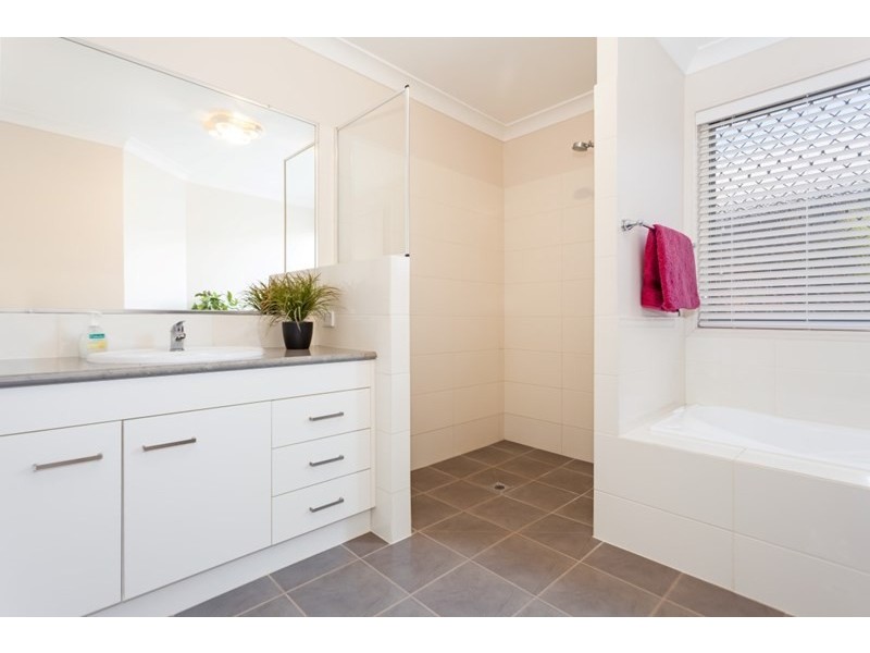 1 Fallon Drive, Middle Ridge QLD 4350