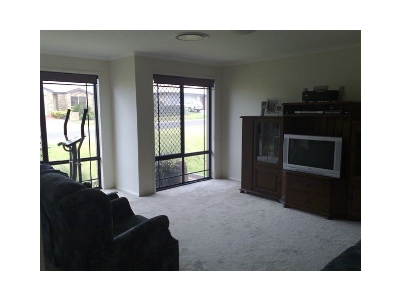 11 Kestrel Drive, Highfields QLD 4352