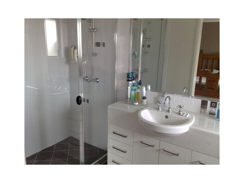 11 Kestrel Drive, Highfields QLD 4352