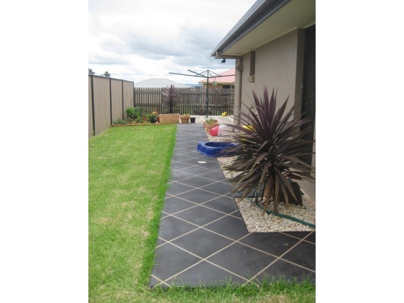 11 Kestrel Drive, Highfields QLD 4352