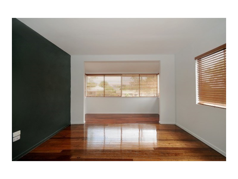 6 Reginald Street, Mount Lofty QLD 4350