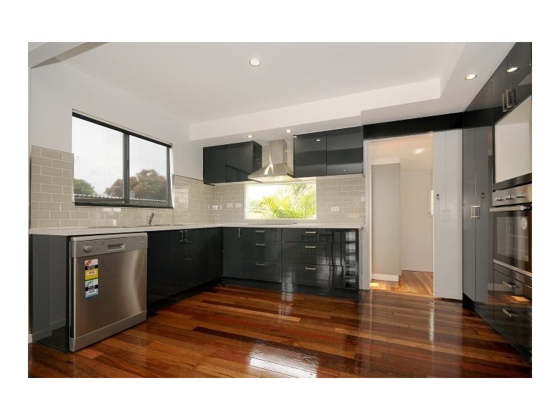 6 Reginald Street, Mount Lofty QLD 4350