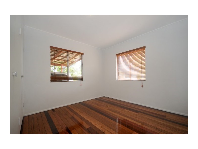 6 Reginald Street, Mount Lofty QLD 4350