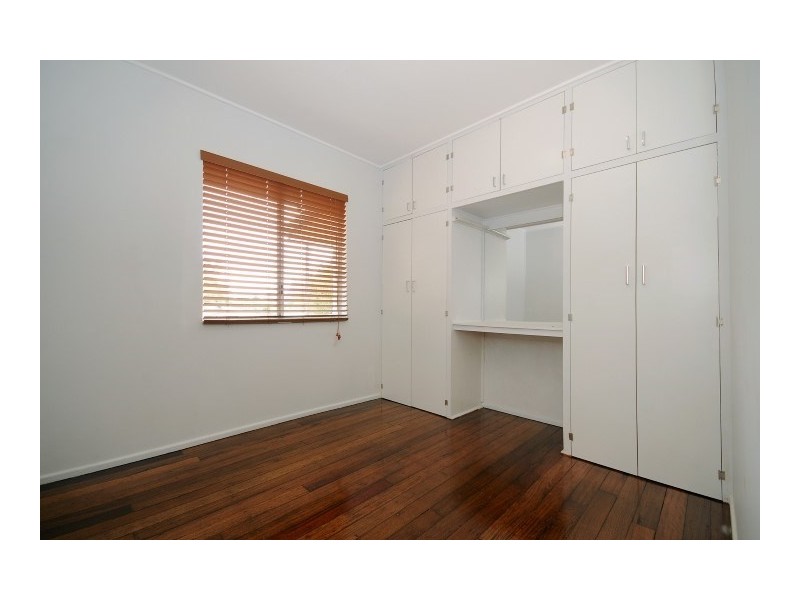 6 Reginald Street, Mount Lofty QLD 4350