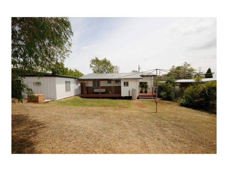 6 Reginald Street, Mount Lofty QLD 4350