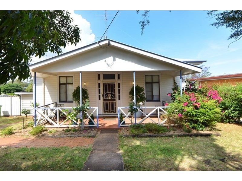 20 Skehan Street, Centenary Heights QLD 4350