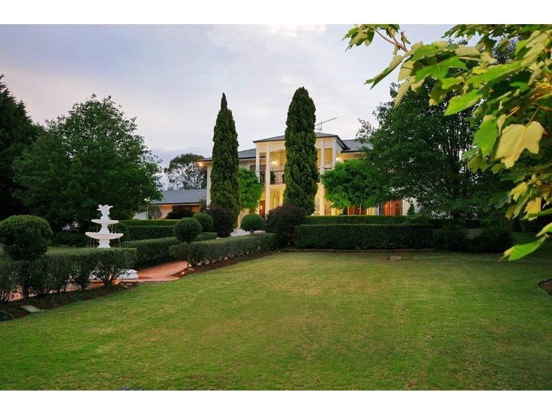 215 – 217 Rowbotham Street, Middle Ridge QLD 4350