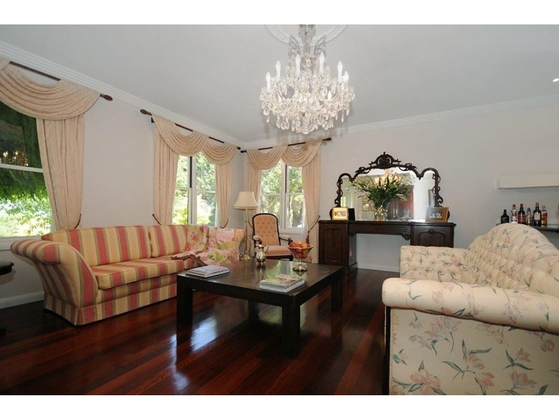 215 – 217 Rowbotham Street, Middle Ridge QLD 4350