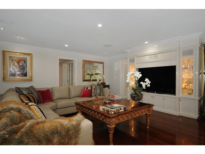 215 – 217 Rowbotham Street, Middle Ridge QLD 4350