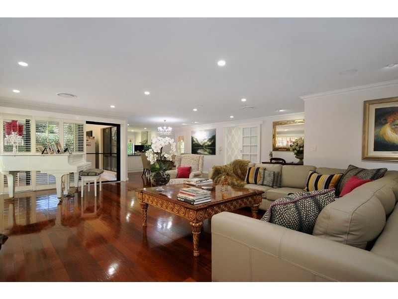 215 – 217 Rowbotham Street, Middle Ridge QLD 4350