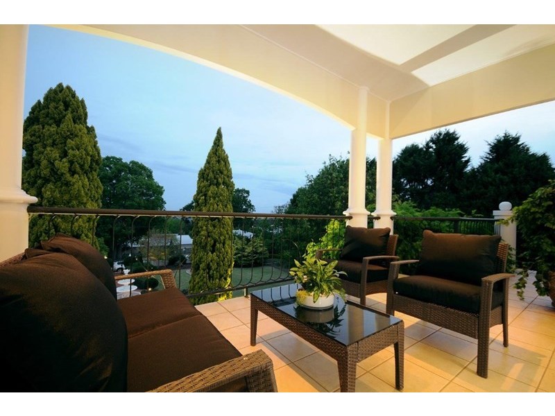 215 – 217 Rowbotham Street, Middle Ridge QLD 4350