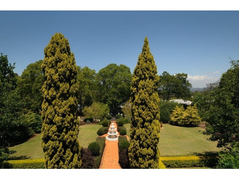 215 – 217 Rowbotham Street, Middle Ridge QLD 4350