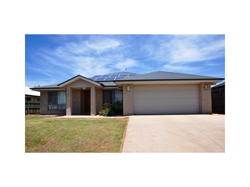 8 Lanagan Court, Middle Ridge QLD 4350