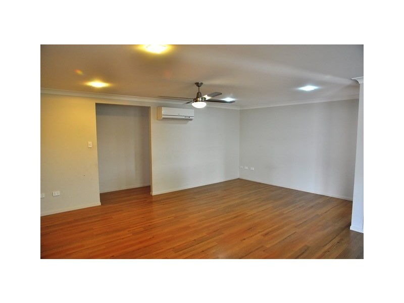 8 Lanagan Court, Middle Ridge QLD 4350