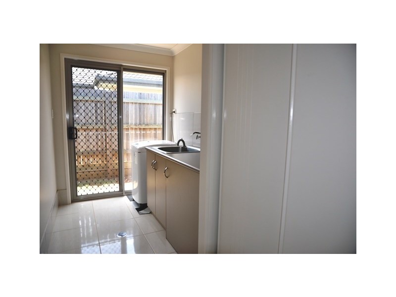 8 Lanagan Court, Middle Ridge QLD 4350