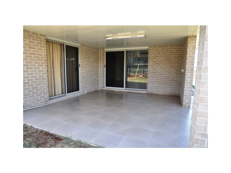 8 Lanagan Court, Middle Ridge QLD 4350