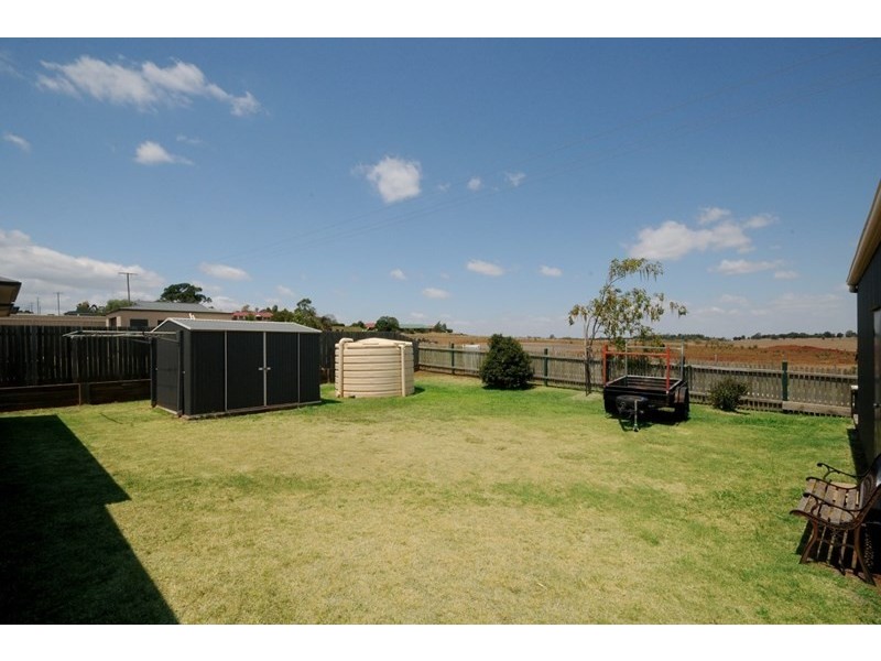 2 Smythe Drive, Highfields QLD 4352