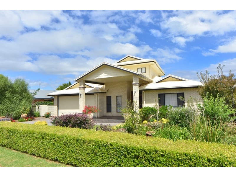 9 Ridgewood Drive, Kearneys Spring QLD 4350