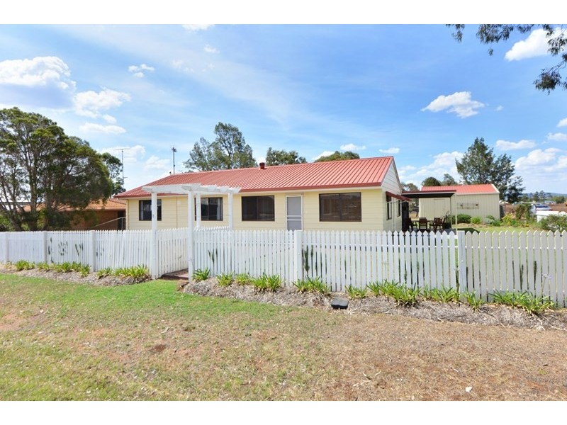 2 Fairfax Street, Cambooya QLD 4358