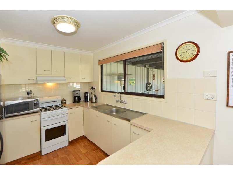 2 Fairfax Street, Cambooya QLD 4358