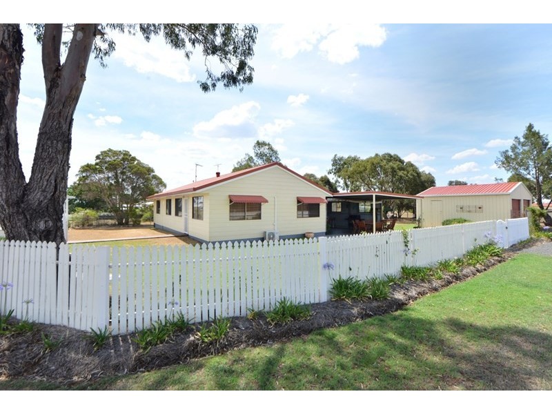 2 Fairfax Street, Cambooya QLD 4358