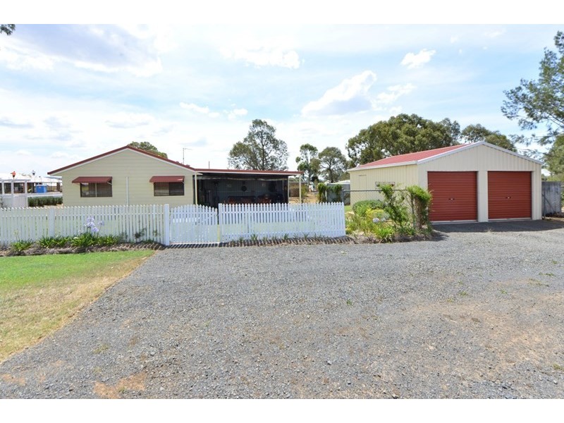 2 Fairfax Street, Cambooya QLD 4358