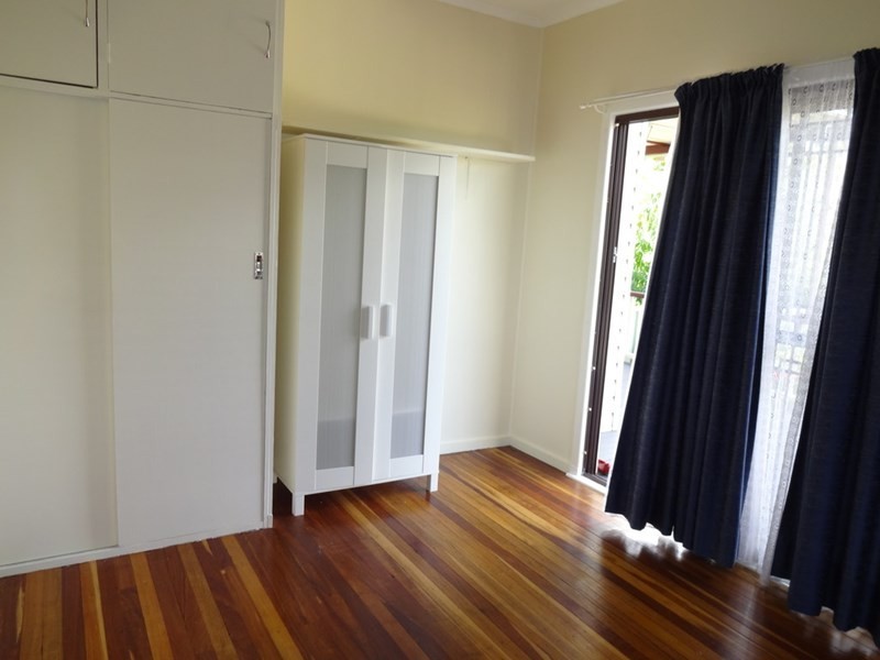 9 Burton Street, Harristown QLD 4350