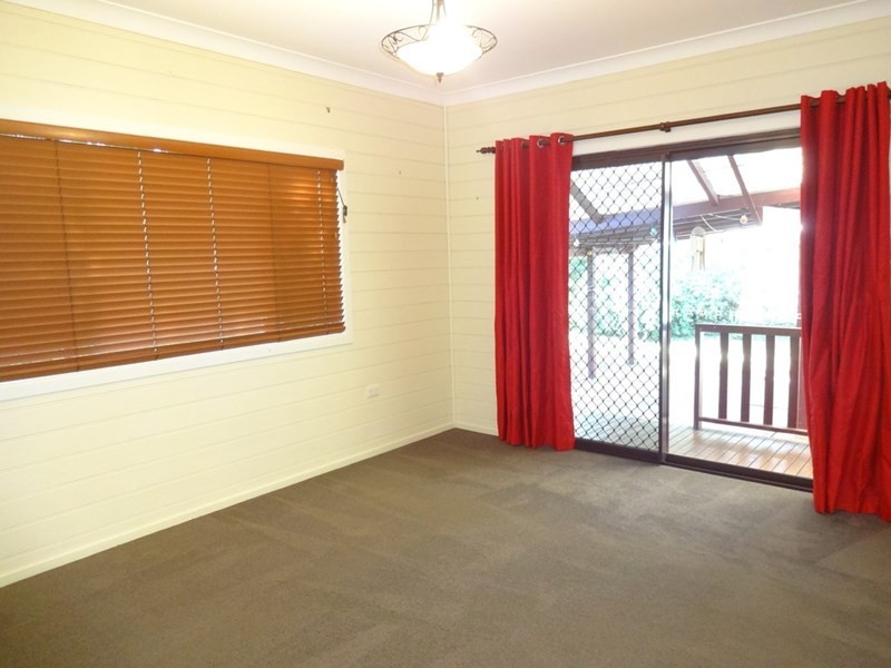 9 Burton Street, Harristown QLD 4350