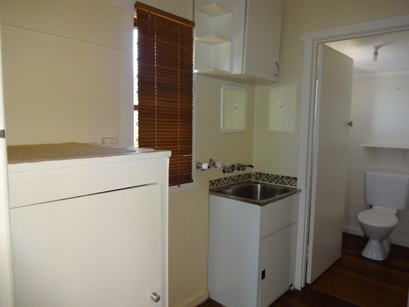 9 Burton Street, Harristown QLD 4350