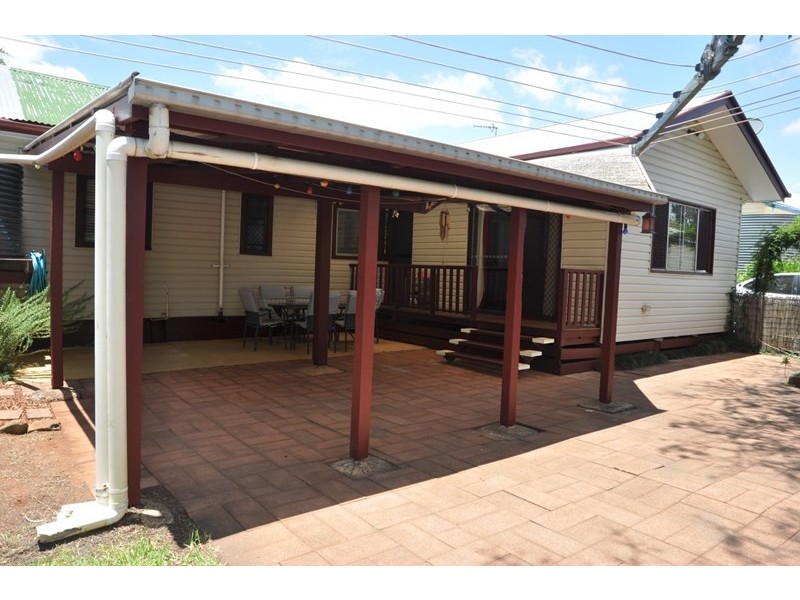9 Burton Street, Harristown QLD 4350