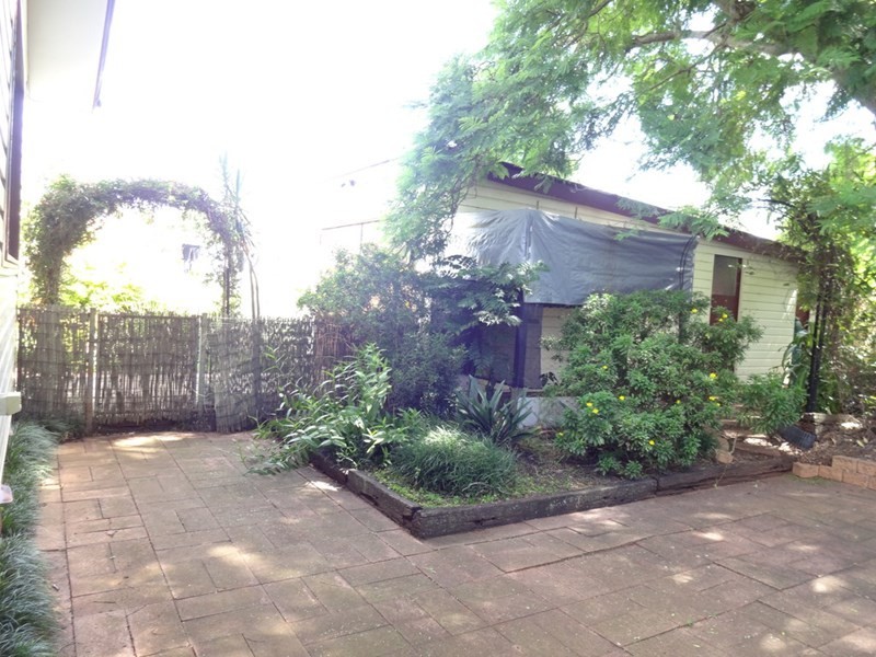 9 Burton Street, Harristown QLD 4350