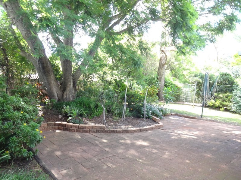 9 Burton Street, Harristown QLD 4350