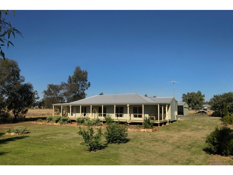 15 Racecourse Road, Oakey QLD 4401